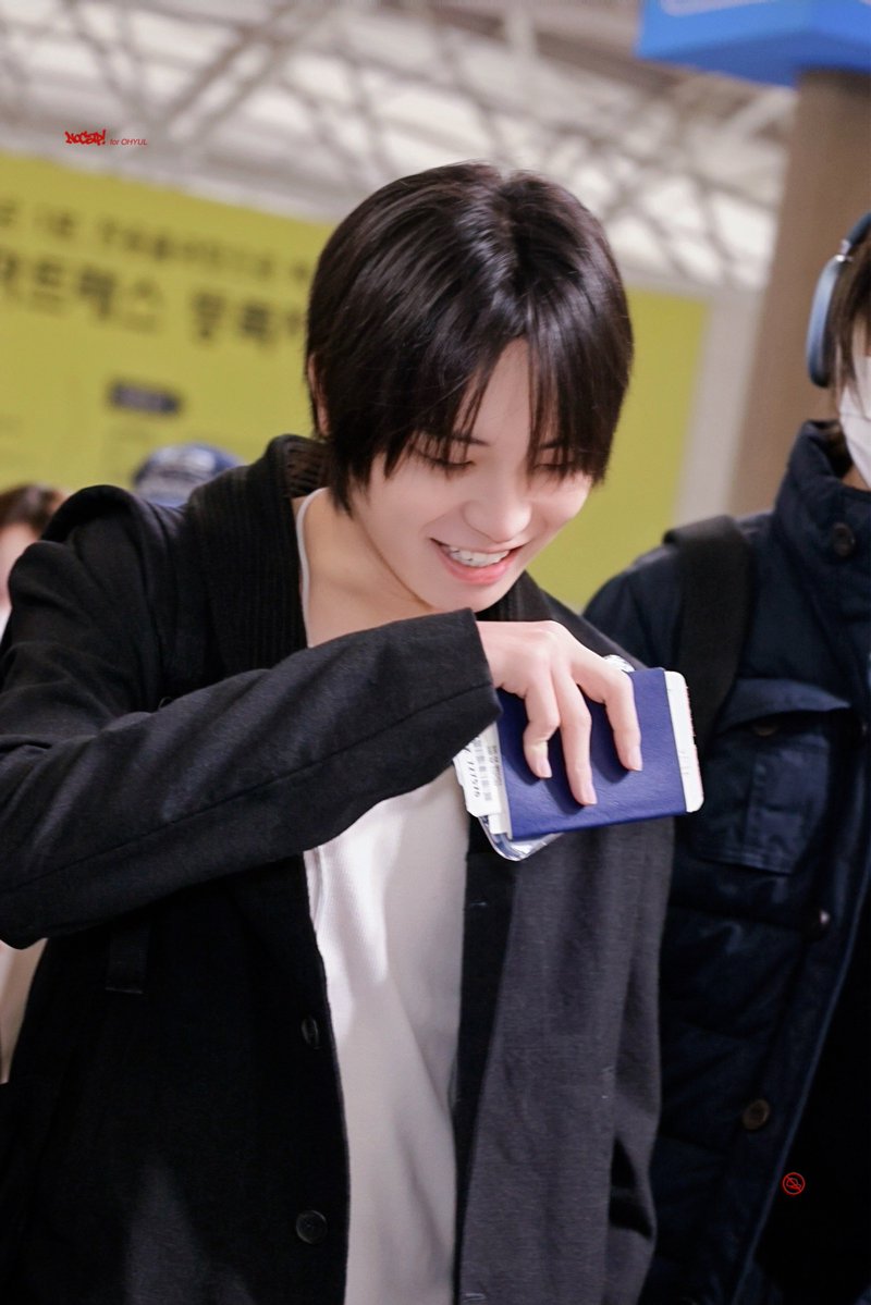 562capzzang's tweet photo. 👋🫡 https://t.co/yL8d59ZFqL