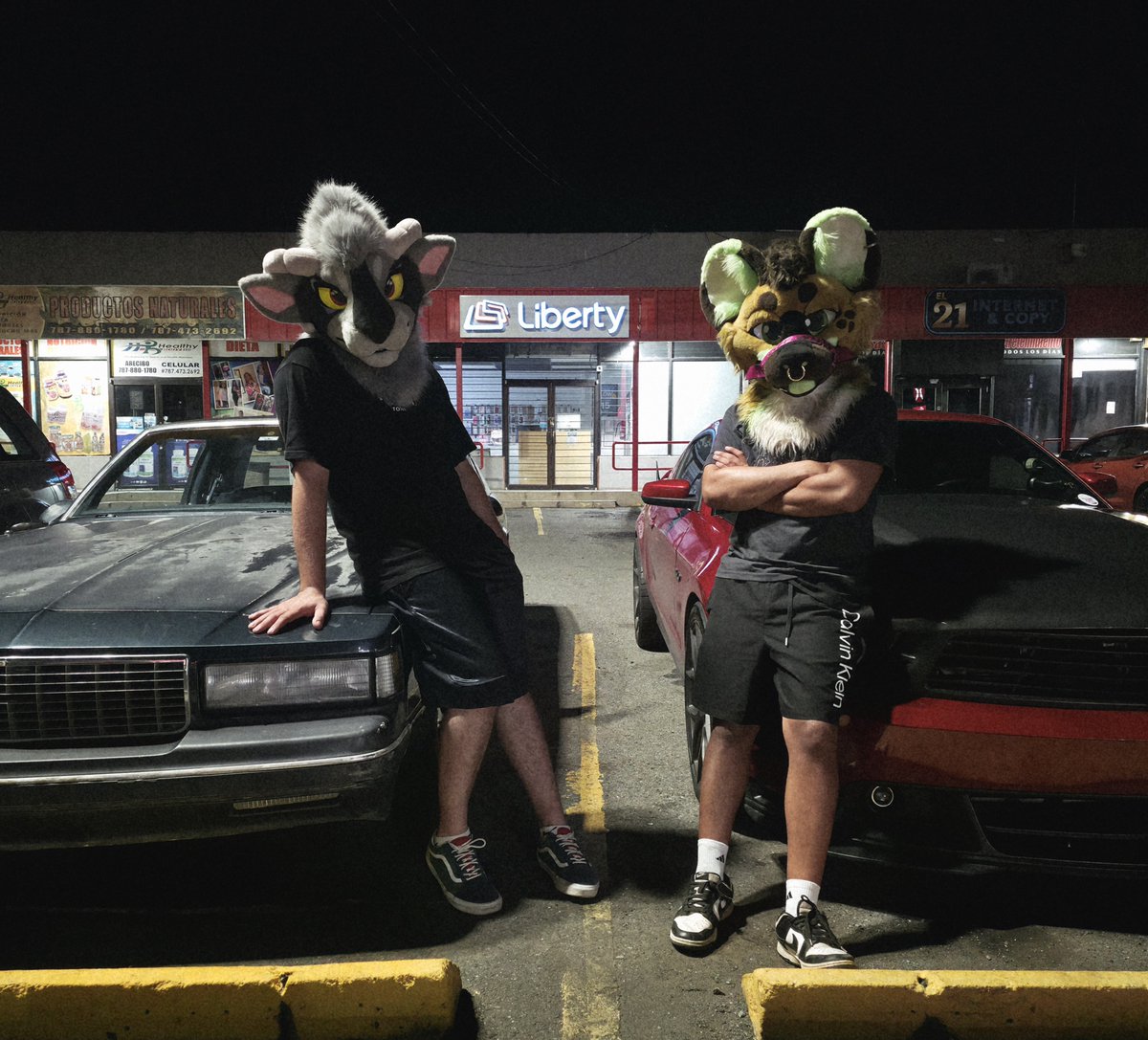 JaxieDoggo's tweet photo. Late Night Car meets with the boys mever gets old
@lanios_moon 
#fursuitfriday https://t.co/NctF0gytou