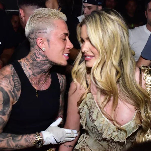 NewsLiberdade's tweet photo. 🚨URGENTE - Vorcaro expulsou Yasmim Brunet de seu apartamento após ficar sabendo da relação dela co o Mc Daniel 

DV - “Vai se f… Com aquele trombadinha tatuado, sem classe. Nojo dessa Yasmin. Não respondo nem mensagem nunca mais. Muito baixa.”

Interlocutor - “E ainda ele tá encontrando ela no seu apartamento, hein.”

DV - “Exato. Mas já vai acabar. Expulsa.”