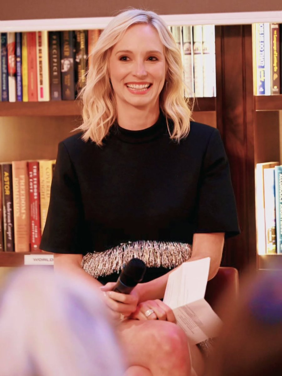 Alcarazjose's tweet photo. Photo shared by Lidi | casttvdu on August 17, 2026, tagging @candiceking. May feature one or more people, blonde hair, a book, and text. https://t.co/8Fdq7eVPhk