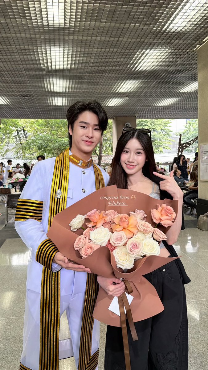 foreveruxo's tweet photo. IG Updated ⋮ 021026 🦊♡ˎˊ˗

🎓  ⋮ mataaptr 

LUKE GRADUATION DAY

#CongratulationsLuke #lukeso_ https://t.co/OzvYJyem46