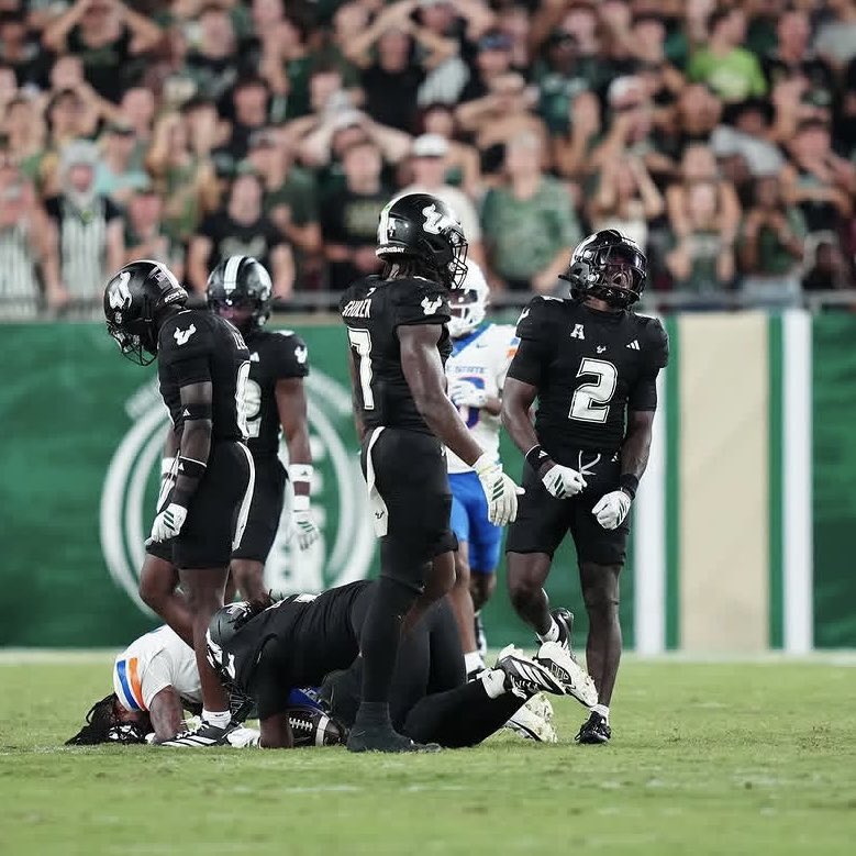 OgboguCharlie's tweet photo. Blessed to have EARNED an offer from The University Of South Florida!! #AGTG 
@CoachEBrooks @Big_Glitch @CoachOvertonJ @OvertonDarryl @CoachWheeler13 @Coach_C_99 @coachtjay2002 @coachcuzball 
@WillVapreps @BrianDohn247 https://t.co/RjeLwJXi2i