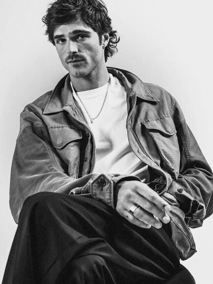 bionicall's tweet photo. Photo by Blockbuster Breaking News on August 26, 2026. It may be a black-and-white image featuring one or more people, outerwear, and text. https://t.co/XMXBEDpVKk
