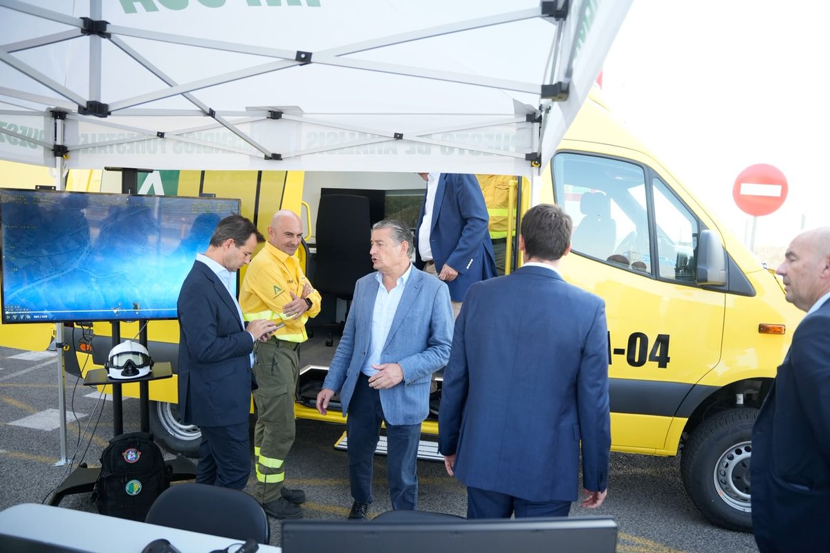 Plan_INFOCA's tweet photo. 🚒 El dispositivo EMA INFOCA incorpora 8 nuevas unidades móviles de última tecnología para optimizar la toma de decisiones en la extinción de #IIFF y emergencias.

🔄 Sustituirán a las actuales Unidades Móviles de Meteorología y Transmisiones (UMMT) en los PMA. Inversión: 1,5 M€ https://t.co/3aqiAZuvk6