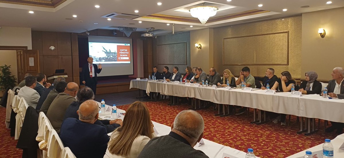 PartiOkuluCHP's tweet photo. 📍Sivas

CHP Parti Okulu olarak Sivas İl Yönetimi  Yönetici Eğitimimizi gerçekleştirdik.

 Eğitimimizi, Madımak’ta yaşamını yitiren canlarımızın aziz hatırasına ve Sivas Kongresi’nin genç ve cesur sesi Tıbbiyeli Hikmet’in bağımsızlık iradesine ithaf ettik.

Eğitimimiz; Eğitim Politikalarından Sorumlu Genel Başkan Yardımcımız Yıldırım Kaya Parti Okulu Genel Koordinatörümüz Hicran Akgün Ceylan, 26. ve 27. Dönem Milletvekilimiz Sibel Özdemir ve Parti eğitmenimiz İsmet Çağlayan’ın eğitmenliklerinde gerçekleştirildi.

Gün boyu süren eğitimlerde; CHP’de Yönetici Olmak, Yönetim Kurullarının Çalışma Esas ve Yöntemleri, Siyasal İletişim ve Örgütlenme başlıklarında kapsamlı değerlendirmeler yapıldı.

Güçlü örgüt, eğitimli kadrolarla mümkündür.

Parti Okulumuz, Türkiye’nin dört bir yanında il ve ilçe örgütlerimize yönelik eğitim çalışmalarını kararlılıkla sürdürüyor.

#İktidarYoluPartiOkulu