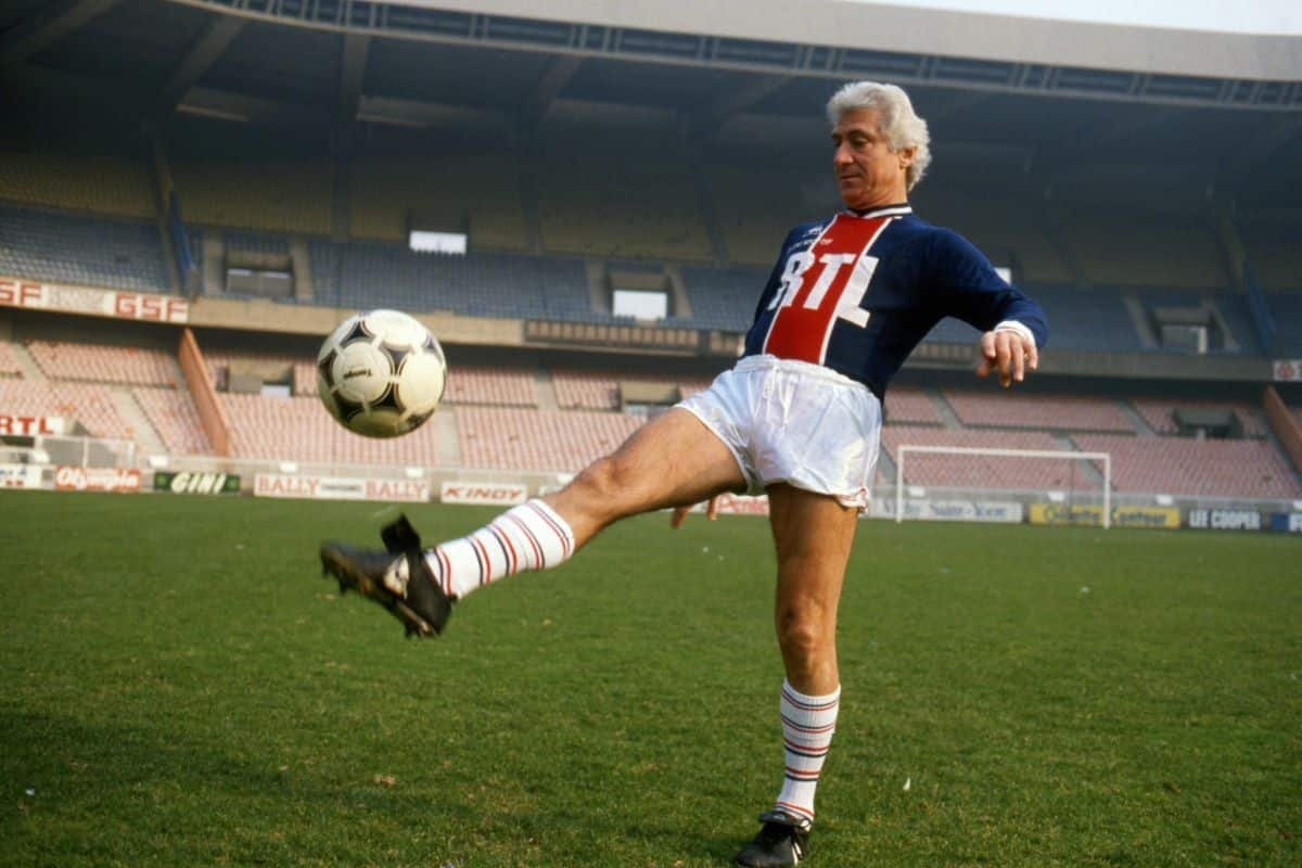 Paristeamfr's tweet photo. « Qu'importe, on pourra même me traiter de fou, il n'y a rien que ces couleurs parisiennes qui illuminent mon cœur » Francis Borelli ❤️💙 https://t.co/Y8geqr0Xuf