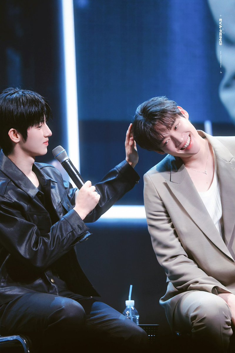 Lylinlll's tweet photo. 식시, 모든 순간에 서로를 선택하는 것이 우리의 약속이다.

YOONSIK SIWOO Pour Toujours

#YOONSIKSIWOOINPARIS https://t.co/ZhjUNLvJhb