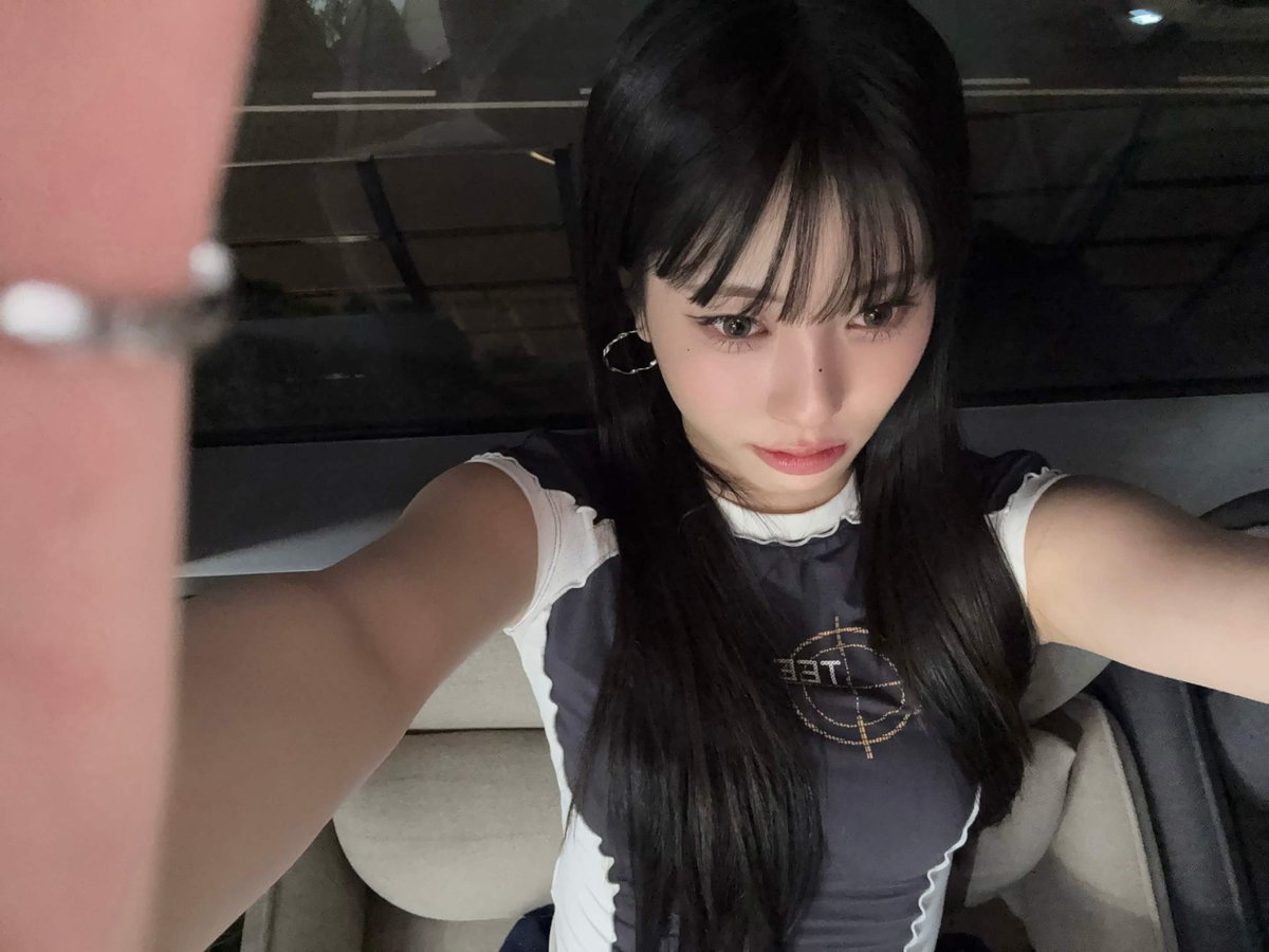 iznaplusit's tweet photo. ✉️ Naya hai ricevuto un messaggio da 🐈‍⬛

#izna #이즈나 https://t.co/o1g8adcg0q