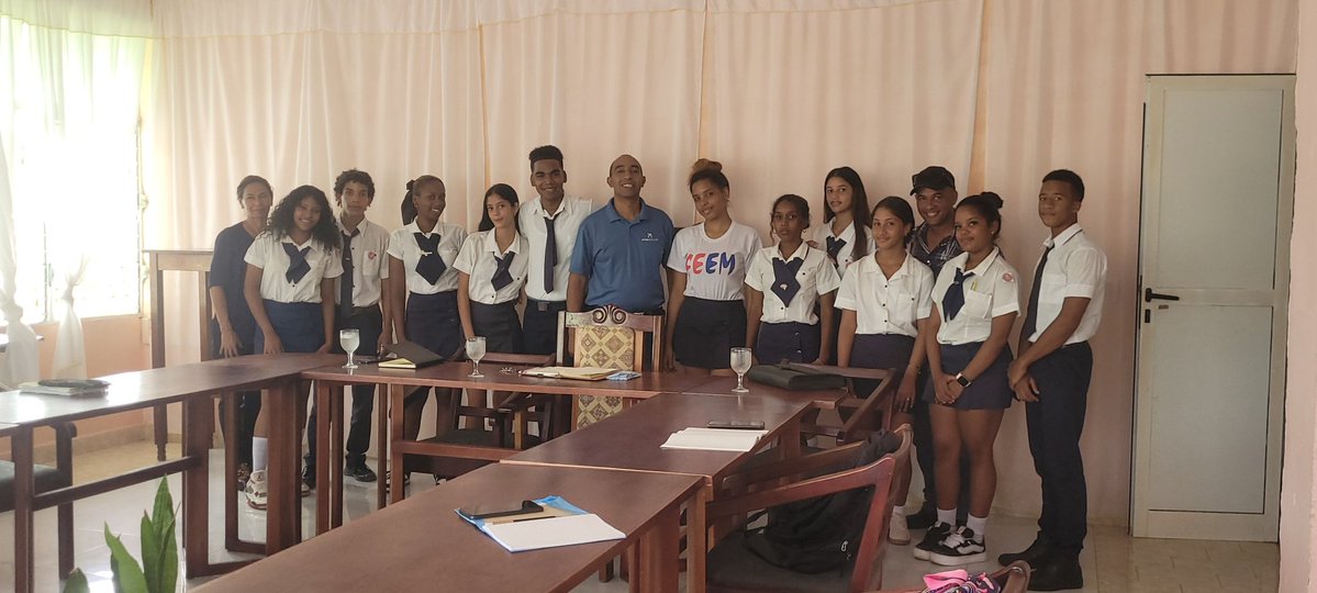 Rafaelvt95's tweet photo. Felicidades para nuestros dirigentes estudiantiles de la @OPJMCuba y de la @feemdecuba electos en los procesos eleccionarios del @ipvceguantanamo 
Adelante muchachos, el futuro es de ustedes. 
@yoeaberob1 @LienMons 
@CubaMined @Educa_Gtmo @UJCdeCuba https://t.co/ryT0dzNzf5