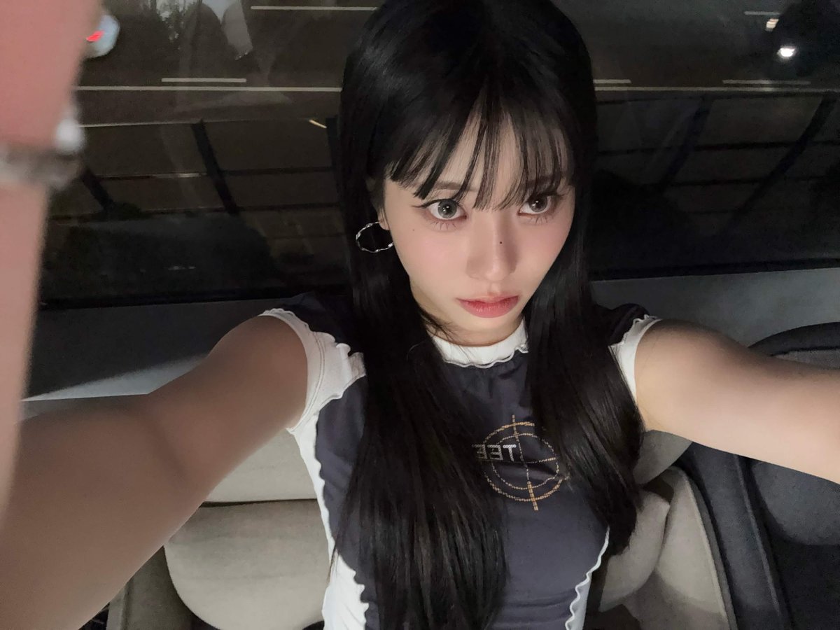 iznaplusit's tweet photo. ✉️ Naya hai ricevuto un messaggio da 🐈‍⬛

#izna #이즈나 https://t.co/o1g8adcg0q