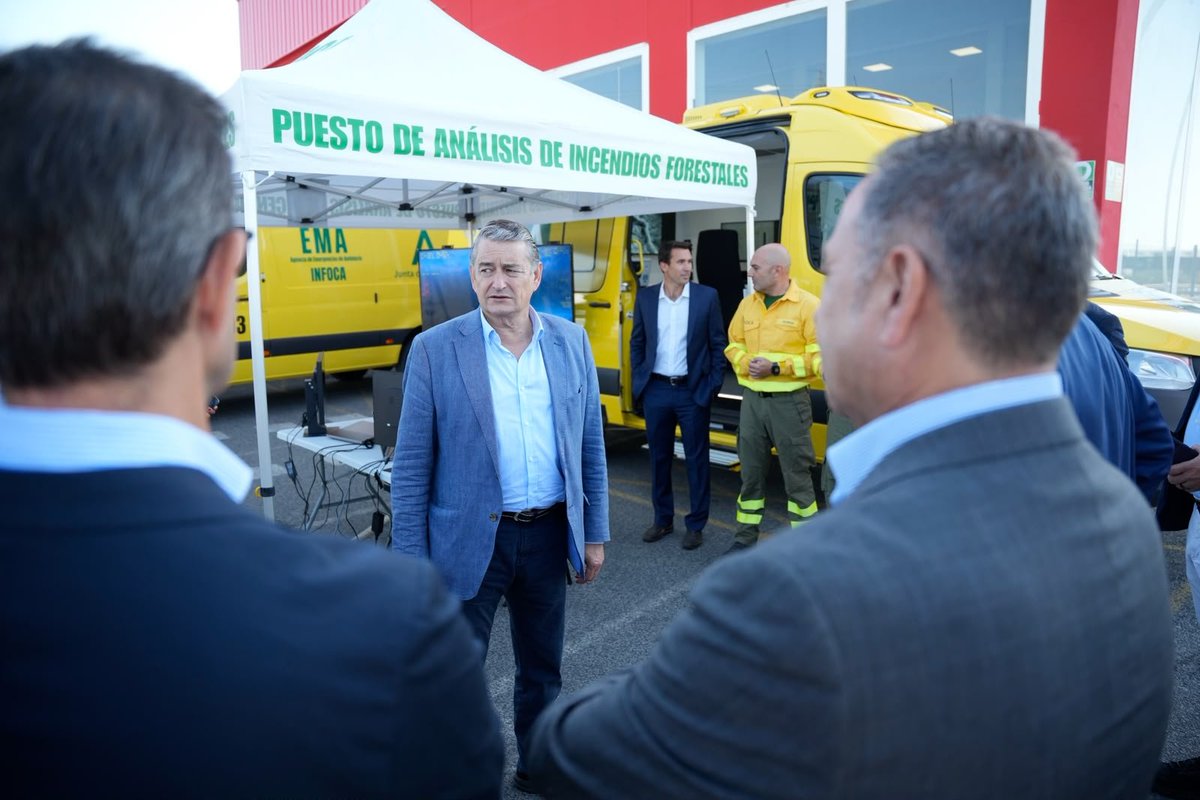 Plan_INFOCA's tweet photo. 🚒 El dispositivo EMA INFOCA incorpora 8 nuevas unidades móviles de última tecnología para optimizar la toma de decisiones en la extinción de #IIFF y emergencias.

🔄 Sustituirán a las actuales Unidades Móviles de Meteorología y Transmisiones (UMMT) en los PMA. Inversión: 1,5 M€ https://t.co/3aqiAZuvk6