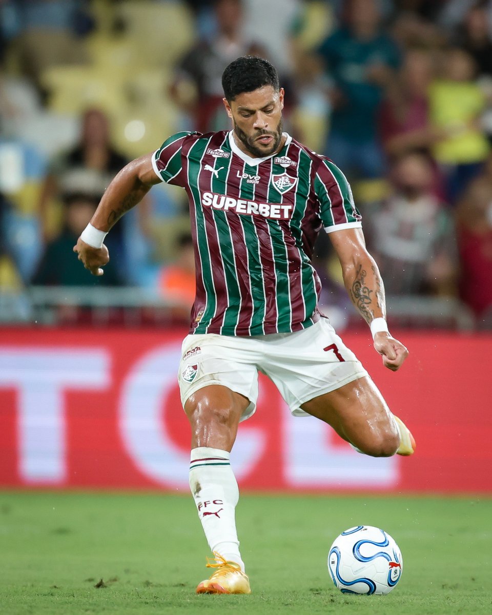 futebol_info's tweet photo. 🚨 Fluminense teme dificuldade para pagar salários sem bet.

Sem o apoio da patrocinadora máster, o Tricolor estima perder 20% das receitas e teme dificuldades para pagar seus jogadores.

O clube tenta manter salários e direitos de imagem em dia, mas há relatos de atrasos de alguns valores.

O Fluminense vai recorrer ao STF, como outros clubes, e espera a liberação dos recursos das bets para evitar vendas de jogadores além do necessário.

🗞️ @OGlobo_Esportes | @diogodantas 
📸 Marcelo Gonçalves/FFC