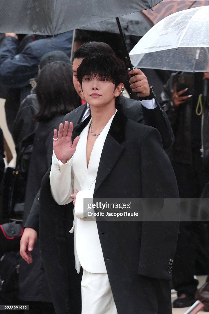 jihanhour's tweet photo. JxJ in Givenchy 🖤🤍 https://t.co/vOcTSHQaMx