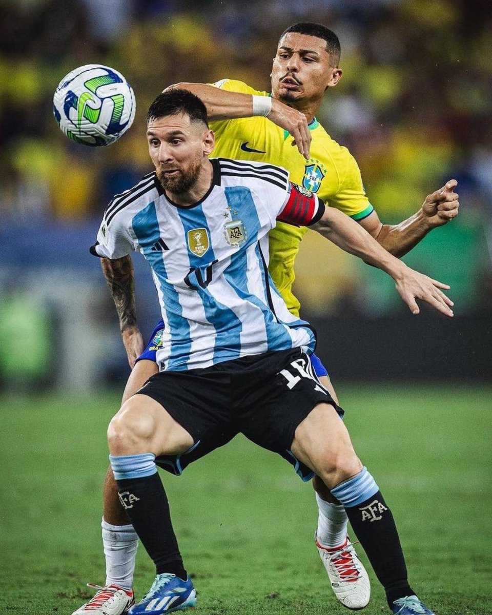 WorldInterFC's tweet photo. #DATO
Adivinen cuál arquero enfrentó a #Messi en 5 oportunidades y no recibió un solo gol del astro argentino?

🖤💙🇧🇷🔝 https://t.co/bi3X1qqgyy