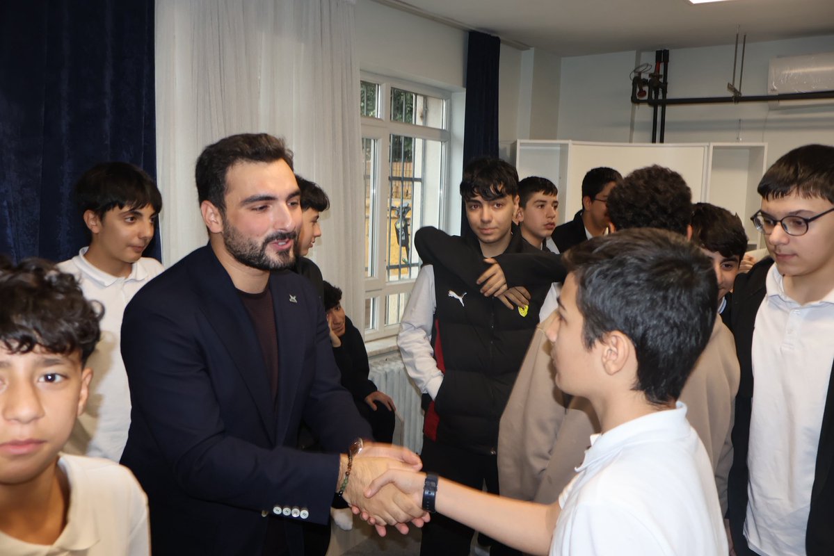 EyupsultanTUGVA's tweet photo. Gençlik varsa heyecan var! 🙌🏻

Genç kardeşlerimizle bir araya geldik. Sohbet ettik, vakfımızın çalışmalarını ve yeni dönem faaliyetlerimizi konuştuk.

📍TÜGVA Eyüpsultan Gençlik Buluşması | Otakçılar Anadolu İmam Hatip Lisesi

#EyüpsultanınGençMuhafızları https://t.co/JsX9NzjqO1