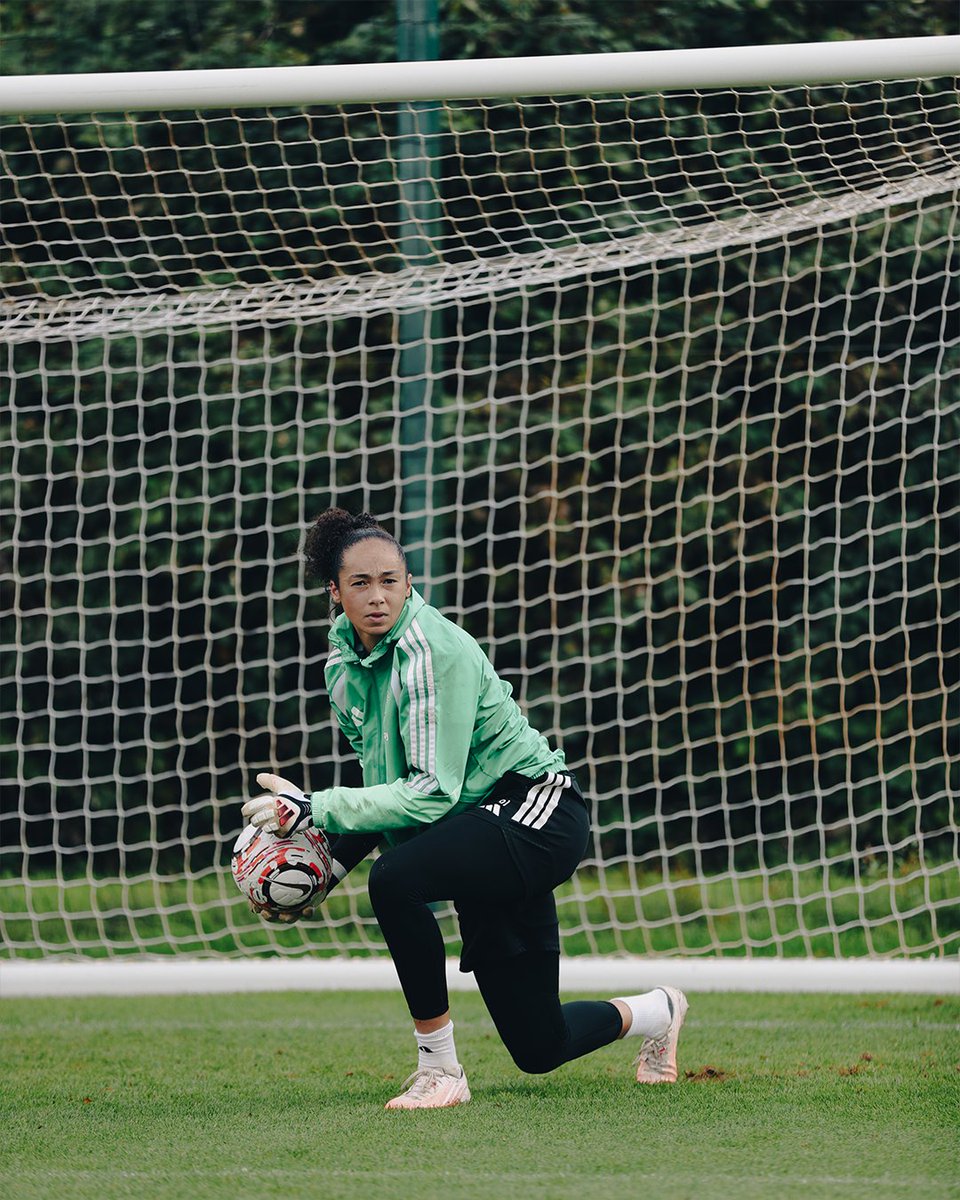 ManUtdWomen's tweet photo. Focused on our next task 🧠💪 https://t.co/JnKZ3kesQX