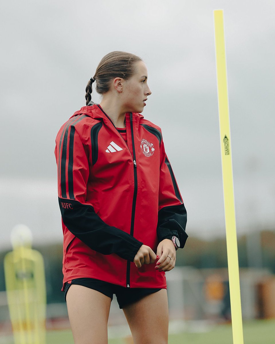 ManUtdWomen's tweet photo. Focused on our next task 🧠💪 https://t.co/JnKZ3kesQX