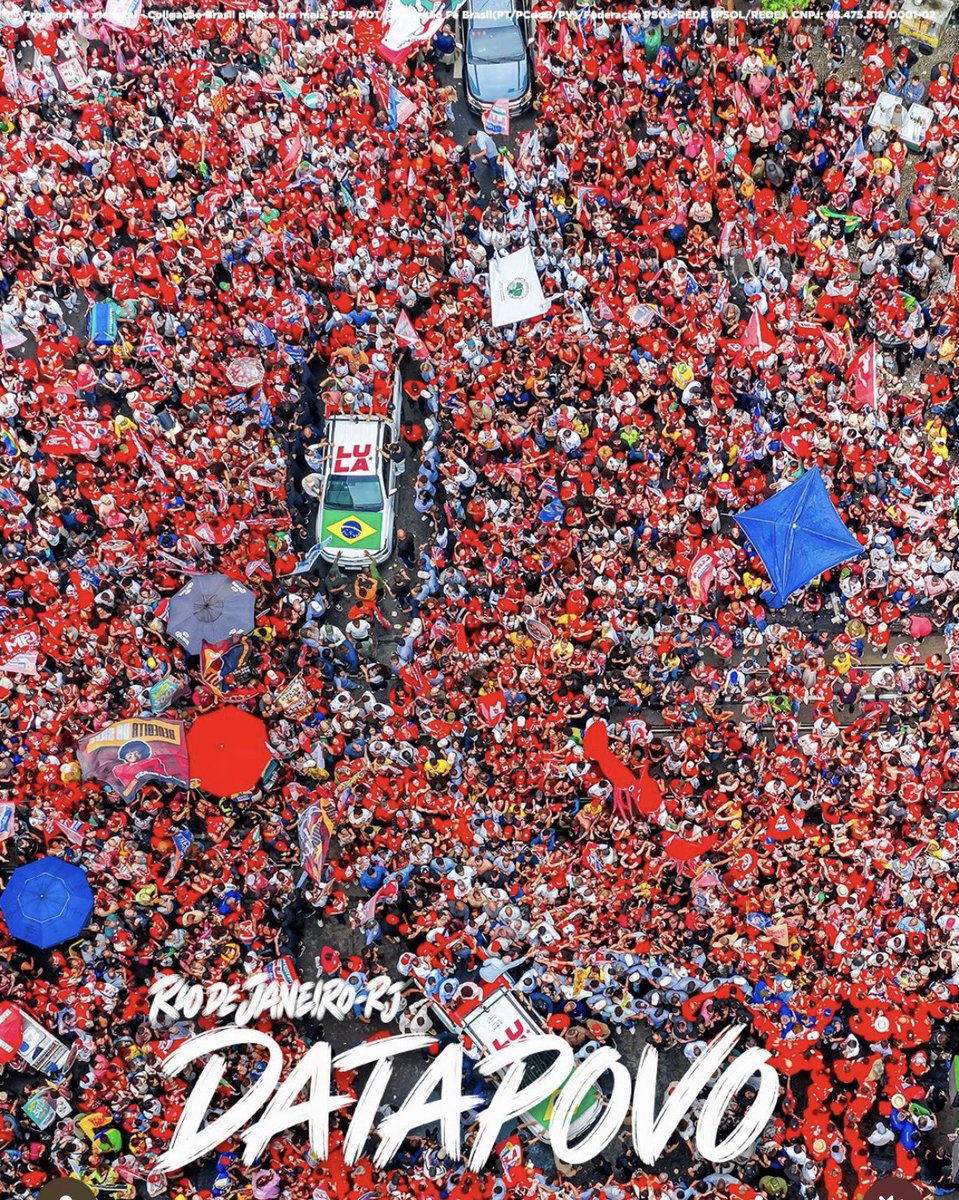 KriskaCarvalho's tweet photo. Olha o Lula em Copacabana hoje de manhã, numa sexta-feira de manhã, e o povo com Lula na rua.

É disso que estão com medo. O povo está com Lula, e a gente vai eleger o presidente Lula no primeiro turno.

Bora, gente, bora! Não tem interferência que vai impedir o Lula de ser presidente mais uma vez.

DOMINGO É 13
AGORA É LUIZ INÁCIO
LULA REELEITO