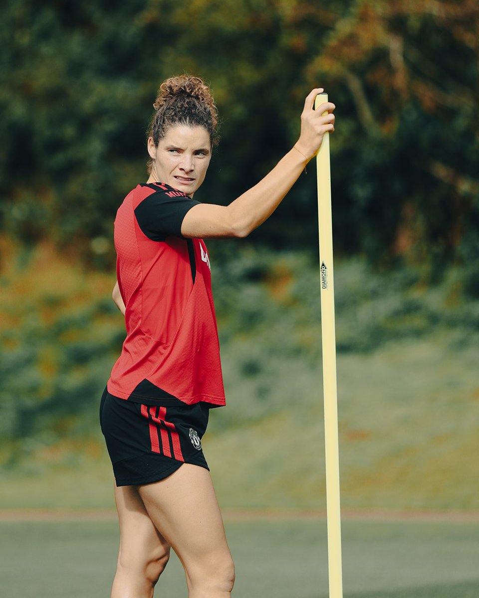 ManUtdWomen's tweet photo. Focused on our next task 🧠💪 https://t.co/JnKZ3kesQX