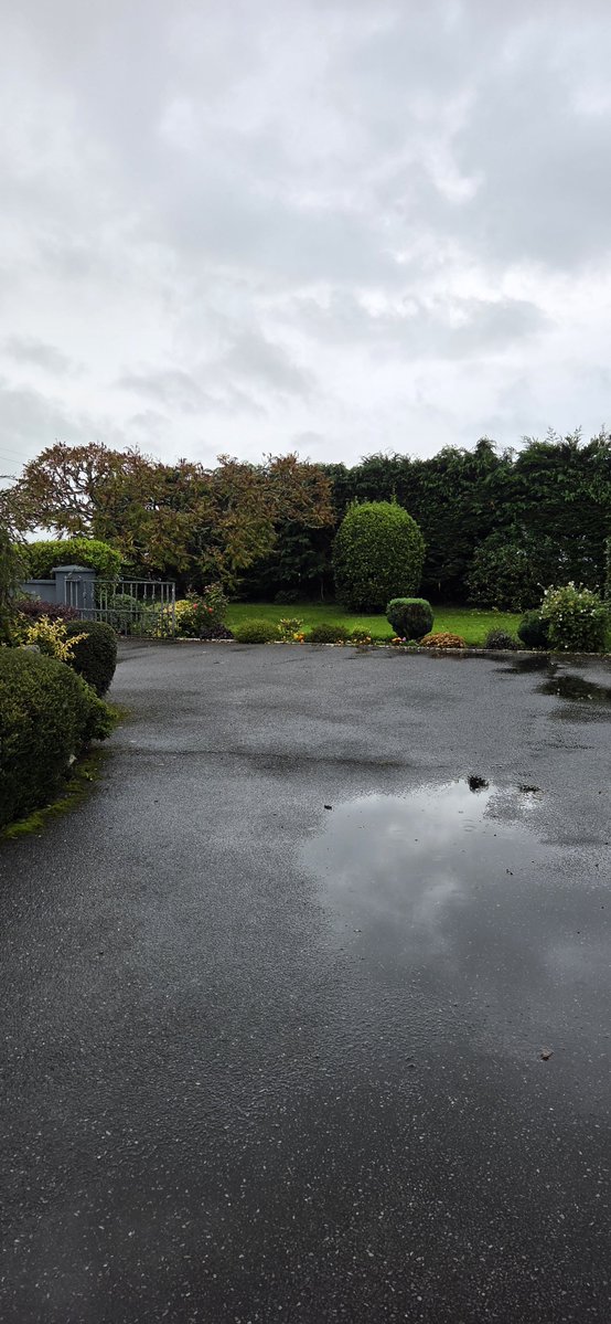 fitzyok's tweet photo. Lá dorcha fliuch gruama inniu(dark,wet gloomy day). Báisteach trom tráthnóna(heavy rain in the evening).An plean ceart ag leaid na naomhóga(clever planning from the canoe lad). Buiochas le @SOMACOFFEECOLTD as an gcupán☕️ agus taosrán(pastry).
#365daysofGaeilge
#365daysofwalking https://t.co/9JWWt2XD8u