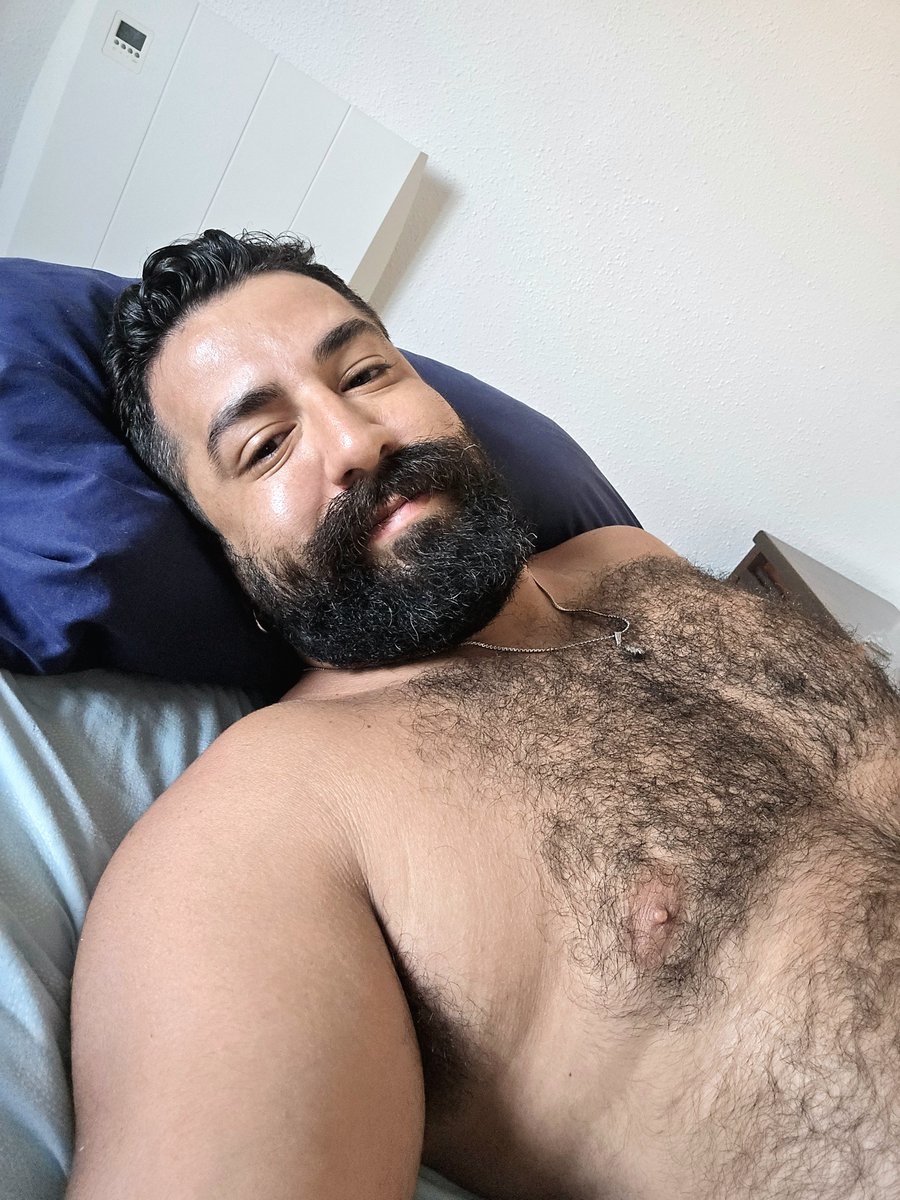 Bosaljo3's tweet photo. Bon fin de semana 🐻
#bear #beardedmen #hairy https://t.co/HChse1YQco