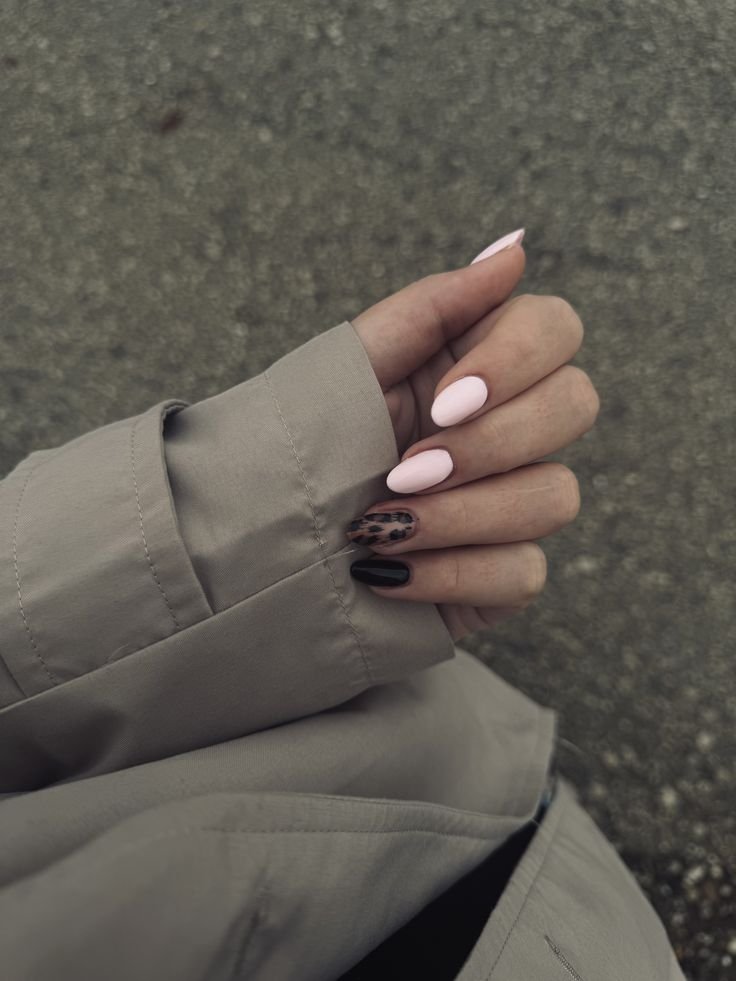 alexaIuna's tweet photo. ★ como me ve pinterest !! :3

★ character!! 
★ plushie!!
★ nails!! 
★ quote https://t.co/2T0RfWPjeP