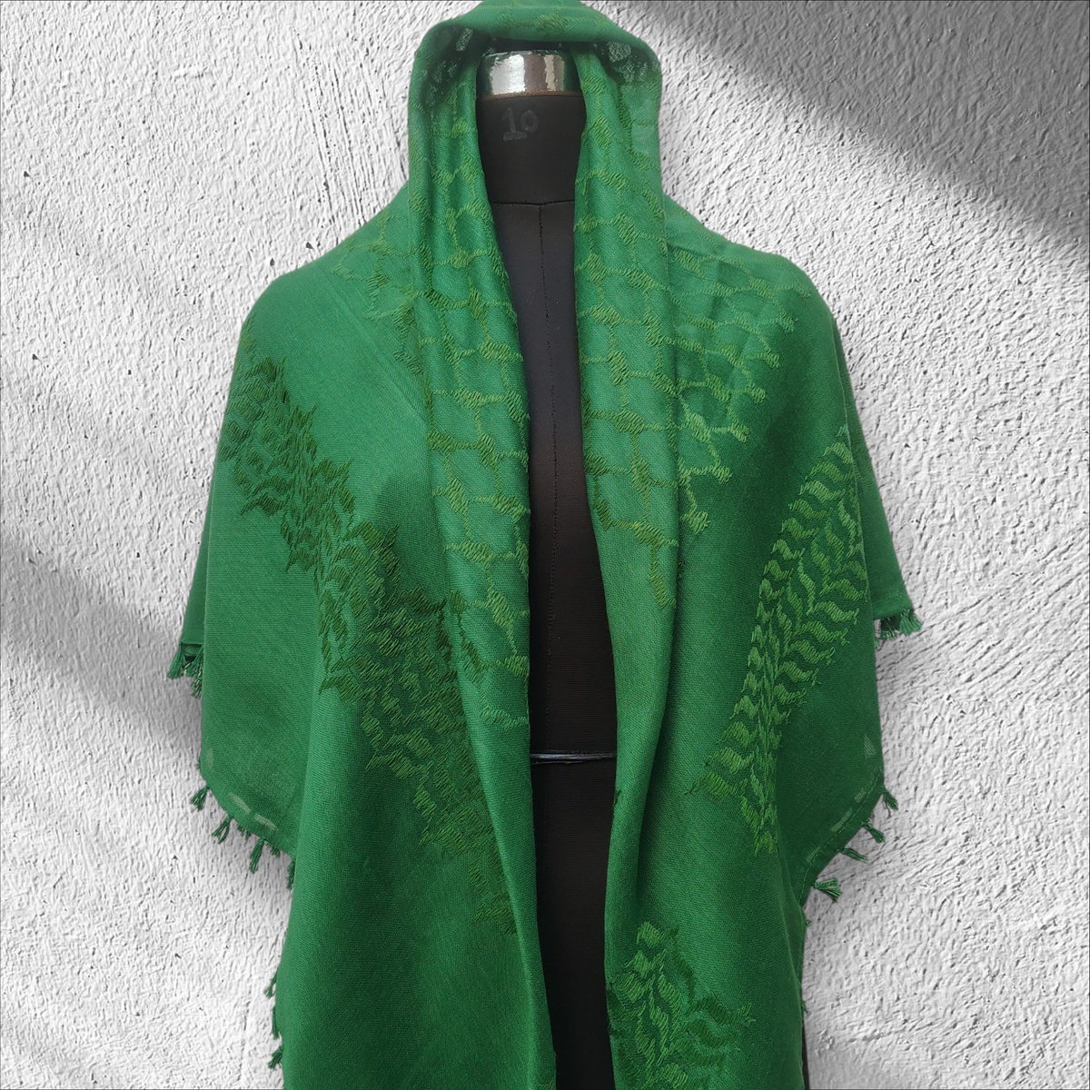 FabrifyExports's tweet photo. A little green, a lot of elegance 💚🌿✨

Timeless craftsmanship, made to be worn your way 🧣🤍

For more details 
DM or check out our shop link 
https://t.co/MZUUG5F7Pz

#GreenElegance #Handwoven #EthnicWear #TimelessStyle https://t.co/oywJXyGsJI