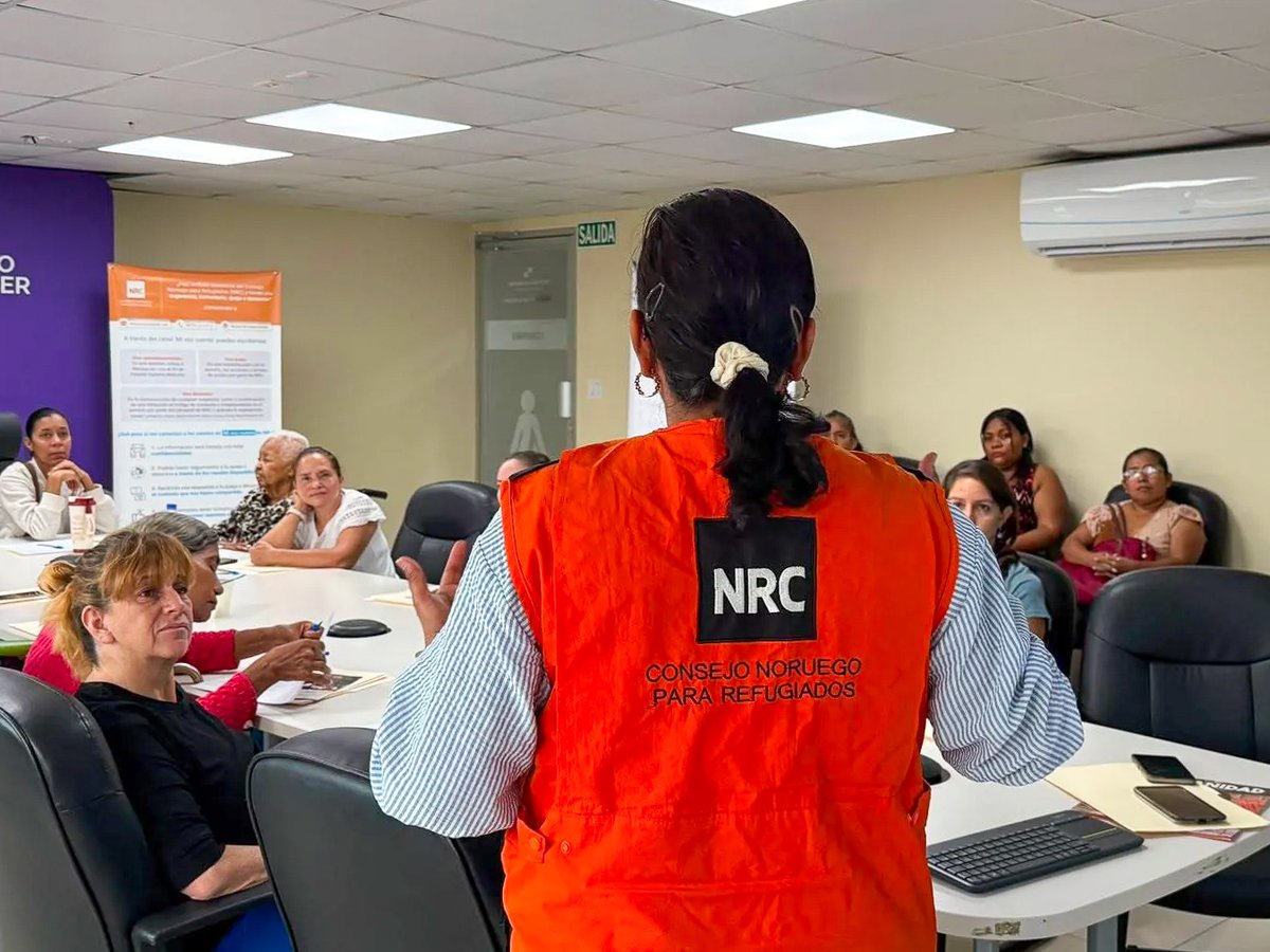 NRC_LAC's tweet photo. ¡Fortalecer capacidades también es fortalecer la protección!

En #Panamá facilitamos un taller para funcionarias y funcionarios para fortalecer sus herramientas en la atención de mujeres refugiadas y solicitantes de refugio.

Seguimos trabajando junto a las instituciones para fortalecer la protección y el acceso a derechos. Gracias al apoyo de @ACNUR_es