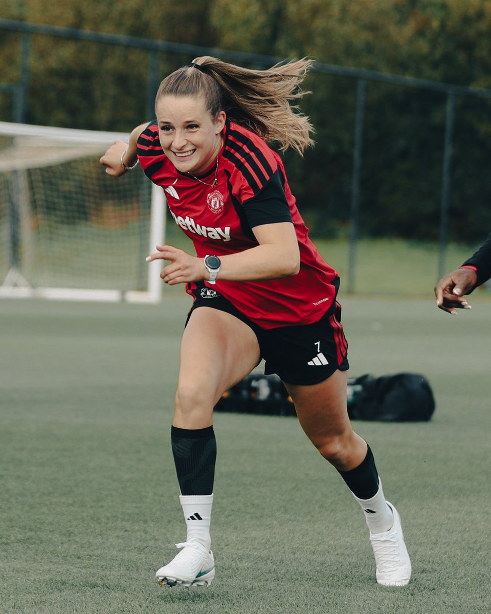 ManUtdWomen's tweet photo. Tooney 🥰 https://t.co/oV6STRMcP2