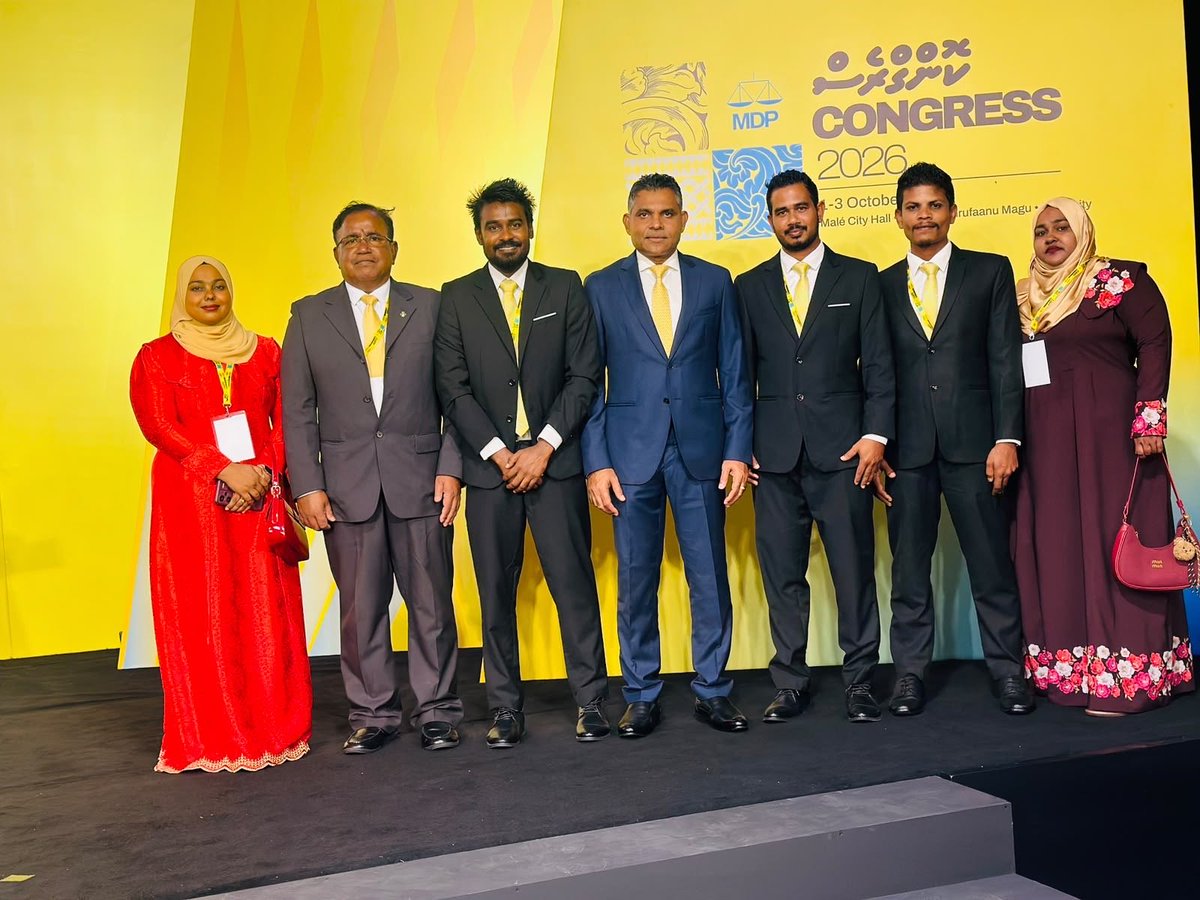 adamazim's tweet photo. ދިވެހިރައްޔިތުންގެ ޑިމޮކްރެޓިކް ޕާޓީ (އެމް.ޑީ.ޕީ) ގެ 5 ވަނަ ކޮންގްރެސް މާލެ ސިޓީ ކައުންސިލްގެ ހޯލްގައި މިހާރު ފެށިގެން ކުރިއަށްދާއިރު، އެ ޕާޓީގެ އެންމެހައި ލޮބުވެތި މެންބަރުންނަށް ހޫނު މަރުޙަބާއެއް ދަންނަވަން!
މި ކޮންގްރެސް އިންތިޒާމުކުރުމުގައި ޕާޓީގެ ލީޑަރޝިޕާއި، ސެކްރެޓޭރިއަޓް އަދި ޢާންމު މެންބަރުން ކުރައްވަމުން ގެންދަވާ ބުރަ މަސައްކަތް ފާހަގަކޮށް ޝުކުރު ދަންނަވަން. ރާއްޖޭގެ ސިޔާސީ ޙަޔާތުގައި އެމް.ޑީ.ޕީން ހޯދާފައިވާ ގިނަގުނަ ކާމިޔާބީތަކަށް މަރުޙަބާ ކިޔަމުން، މި ފަހަރުގެ ކޮންގްރެސްއަކީ ވެސް ނުހަނު ކާމިޔާބު، ޕާޓީއަށާއި ޤައުމަށް ފައިދާހުރި ނިންމުންތަކެއް ނިންމިގެންދާނެ ބައްދަލުވުމެއް ކަމުގައި އެދެން.

#MDPCongress2026
#RahvehiTharaggee
#RahvehiUfehdhun @MDPSecretariat