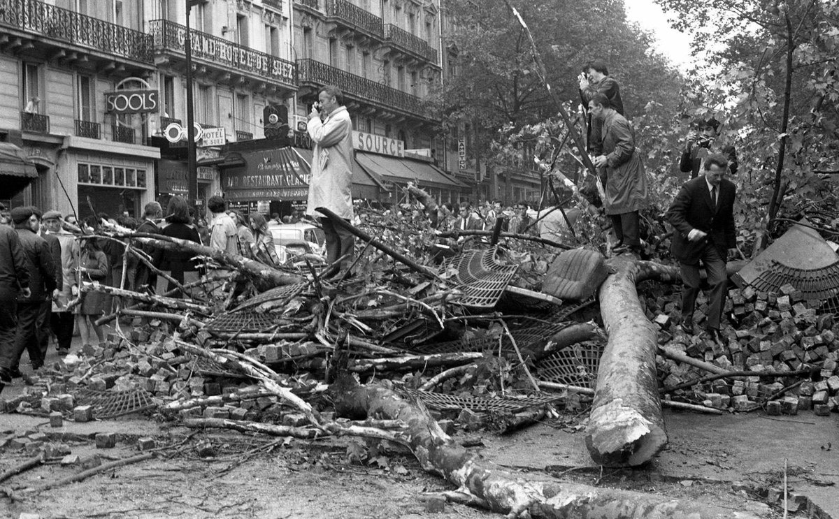 NupesNews's tweet photo. Nos vieux foutaient encore plus le bordel en mai 68. Ces même vieux qui pleurent pour une poubelle renversée aujourd'hui. https://t.co/oRwvAVRLI4