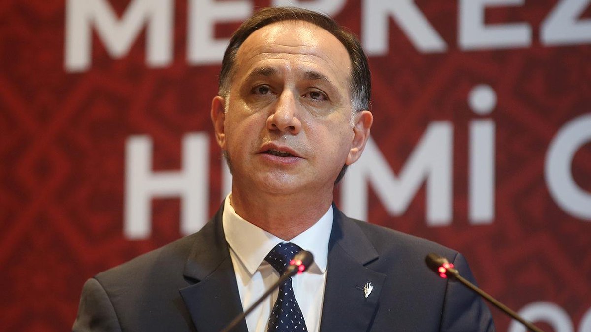 Fener1907pro's tweet photo. Türk futbolunun çapsız liyakatsizleri;

𝓘̇brahim Hacıosmanoğlu İSTİFAA!

MONTELLA İSTİFAAAAAAAAAA! 

FERHAT GÜNDOĞDU İSTİFAAA! https://t.co/NQwSid8n1A
