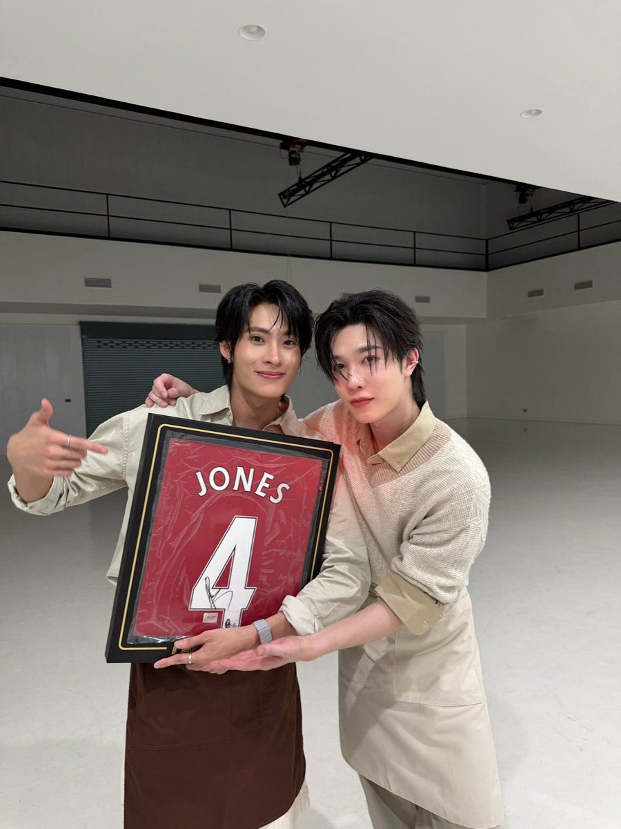 mynameis_yim's tweet photo. Happy birthday for you. 🎁@TutorKrp https://t.co/f7rAwFkuCf