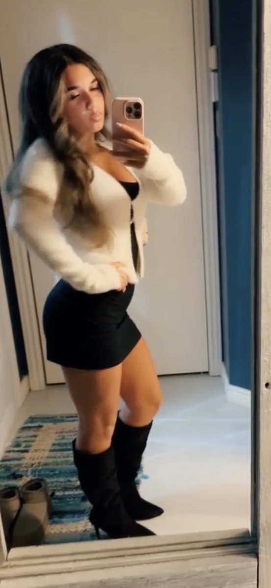 CelebPumpzs's tweet photo. IRL SLUT ALESSIA https://t.co/MWM4zbm2Uk