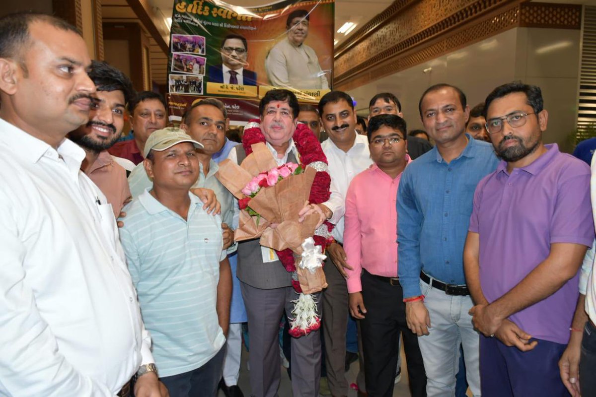 pksingh_iffco's tweet photo. विश्व मंच पर भारतीय सहकारिता का गौरव, हर इफको परिवारजन के हृदय में गर्व! 🇮🇳💐

ICA ग्लोबल बोर्ड में निदेशक निर्वाचित होने के पश्चात अहमदाबाद में प्रथम आगमन पर इफको के माननीय अध्यक्ष श्री दिलीप संघाणी साहब का विमानतल पर इफको कलोल परिवार, कर्मचारी संघ, अधिकारी संघ एवं सहकारी कार्यकर्ताओं ने स्नेहपूर्ण स्वागत एवं आत्मीय अभिनंदन किया।

आपकी यह उपलब्धि करोड़ों सहकारी साथियों के विश्वास और भारतीय सहकारिता की बढ़ती वैश्विक प्रतिष्ठा का सम्मान है। प्रत्येक इफको परिवारजन और देशवासी के लिए यह अत्यंत गौरव का क्षण है।

इस स्वागत को स्नेह, सम्मान और उत्साह से अविस्मरणीय बनाने वाले सभी साथियों का हृदय से आभार। 🙏

सहकार की शक्ति, भारत की प्रतिष्ठा—विश्व पटल पर हमारा गौरव! 🌍

#IFFCO #ICA #सहकार_से_समृद्धि