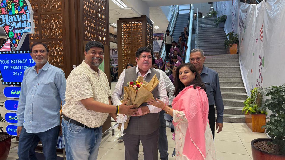 pksingh_iffco's tweet photo. विश्व मंच पर भारतीय सहकारिता का गौरव, हर इफको परिवारजन के हृदय में गर्व! 🇮🇳💐

ICA ग्लोबल बोर्ड में निदेशक निर्वाचित होने के पश्चात अहमदाबाद में प्रथम आगमन पर इफको के माननीय अध्यक्ष श्री दिलीप संघाणी साहब का विमानतल पर इफको कलोल परिवार, कर्मचारी संघ, अधिकारी संघ एवं सहकारी कार्यकर्ताओं ने स्नेहपूर्ण स्वागत एवं आत्मीय अभिनंदन किया।

आपकी यह उपलब्धि करोड़ों सहकारी साथियों के विश्वास और भारतीय सहकारिता की बढ़ती वैश्विक प्रतिष्ठा का सम्मान है। प्रत्येक इफको परिवारजन और देशवासी के लिए यह अत्यंत गौरव का क्षण है।

इस स्वागत को स्नेह, सम्मान और उत्साह से अविस्मरणीय बनाने वाले सभी साथियों का हृदय से आभार। 🙏

सहकार की शक्ति, भारत की प्रतिष्ठा—विश्व पटल पर हमारा गौरव! 🌍

#IFFCO #ICA #सहकार_से_समृद्धि