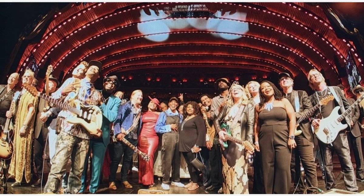 JBONAMASSA's tweet photo. What a celebration for a national treasure.   Buddy Guy .. 90 years young. 😎👍 https://t.co/HEy4GlJ22j