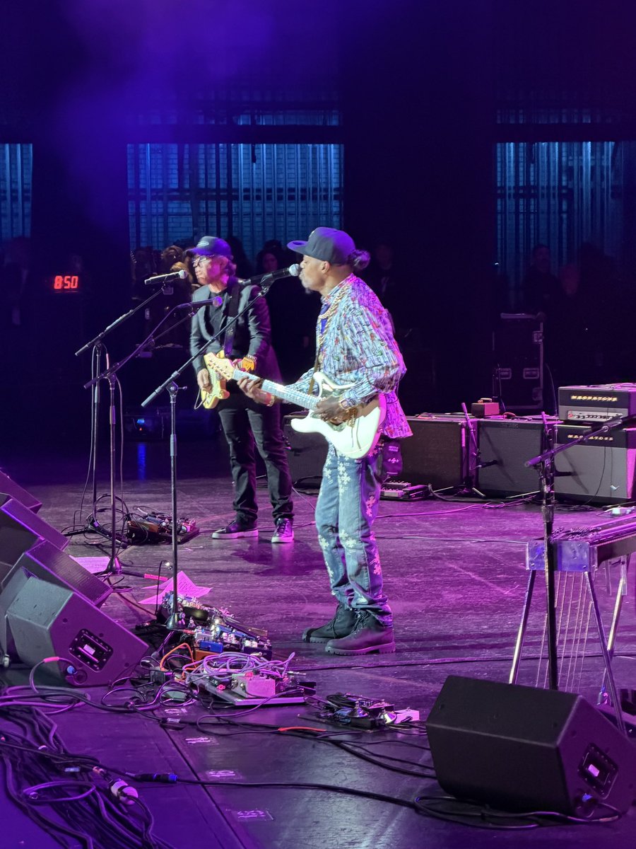 JBONAMASSA's tweet photo. What a celebration for a national treasure.   Buddy Guy .. 90 years young. 😎👍 https://t.co/HEy4GlJ22j