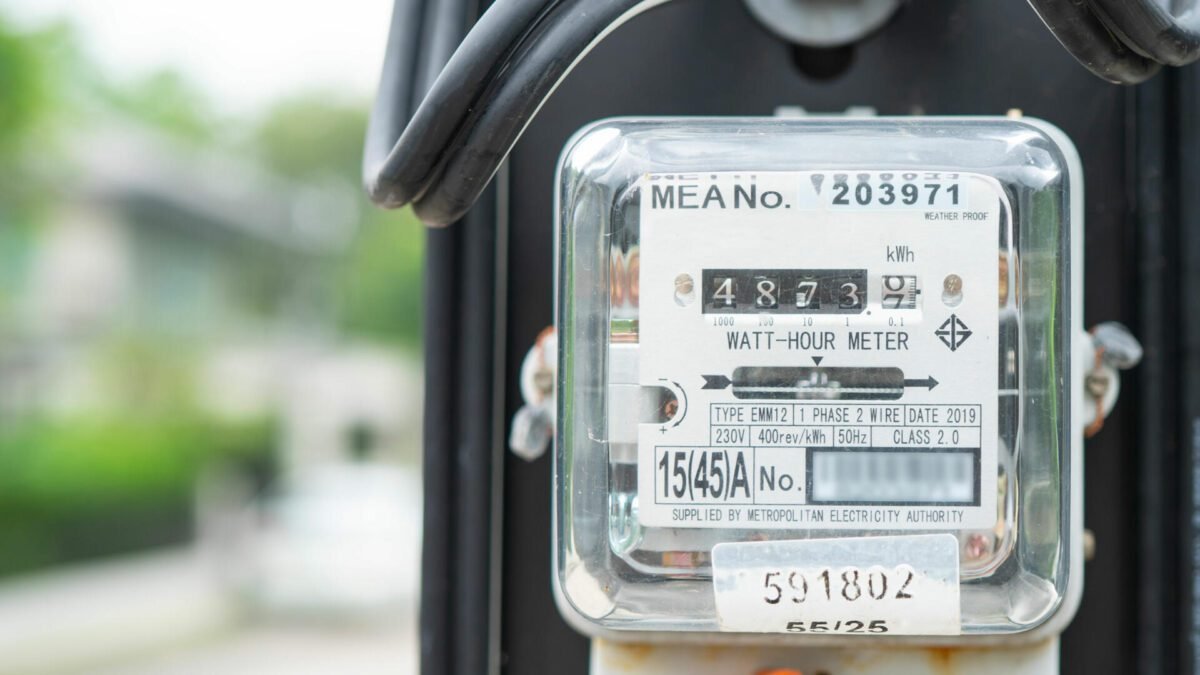 ZBalouki's tweet photo. Avec 5 200 nouveaux équipements, la CEET veut améliorer le suivi de la consommation électrique des ménages et des entreprises. Le but est notamment de mieux gérer les compteurs, réduire les pertes et fiabiliser la facturation.
#Togo #CEET #Electricité #Digitalisation https://t.co/DkoVy7mSf5