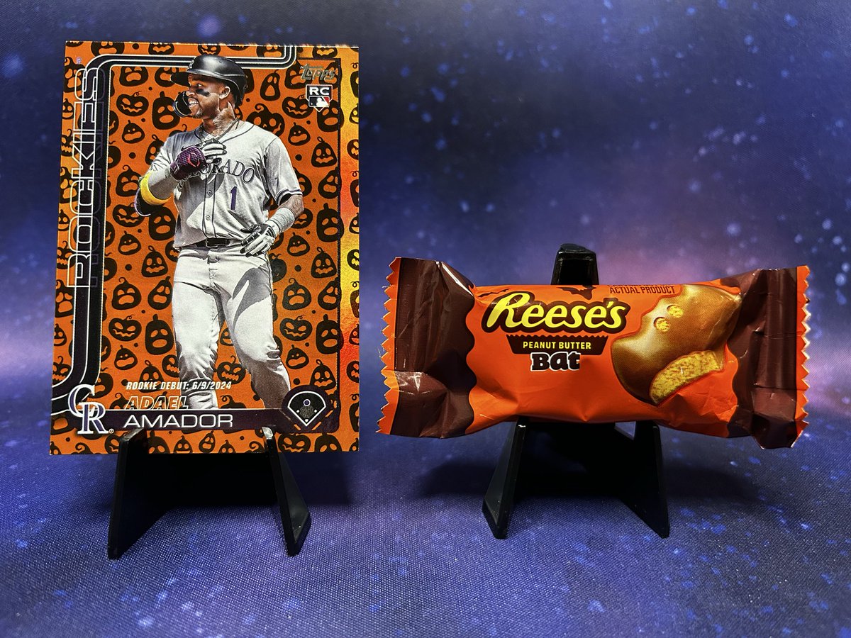 CollectWithKat's tweet photo. You Down With O.C.C.?
October Cardboard & Candy
How about a little Young Bat, Fun Bat combo?
Day 2:
Adael Amador RC Debut Halloween Parallel x Reese’s Peanut Butter Bat
#OCC #CardsAndCandy #TheHobby #Halloween https://t.co/RnCh6Qj595
