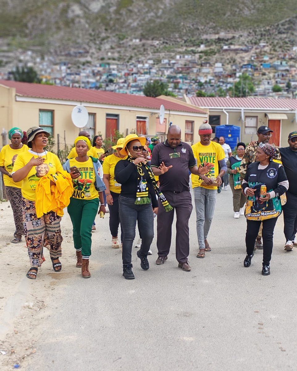 1Khosi_Meth's tweet photo. ANC Volunteers on door to Door Voter Campaign trail, Ward 5 and 6, Villiersdorp, Western Cape. 33 days to make your mark on 4 November! @MYANC
@ANCParliament β«οΈπ’π‘ #ANCFriday
#VoteANC #LGE2026
#LetsBuildBetterCommunities #WesternCapeVolunteers https://t.co/JFrgZao1U3
