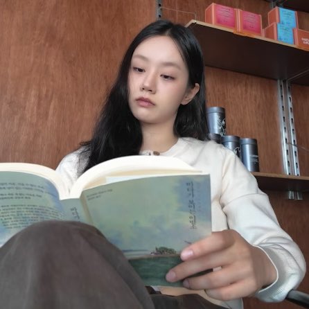 onlyonri_'s tweet photo. 寶寶讀的這本是 < 바다가 보이는 이발소 >
              中譯書名《 看得見海的理髮廳 》

是日本作家荻原浩的書 而且有中譯版本
博客來還可以買得到 ჱ̒ ｰ̀֊ｰ́ ) https://t.co/GPBPWKrtCc