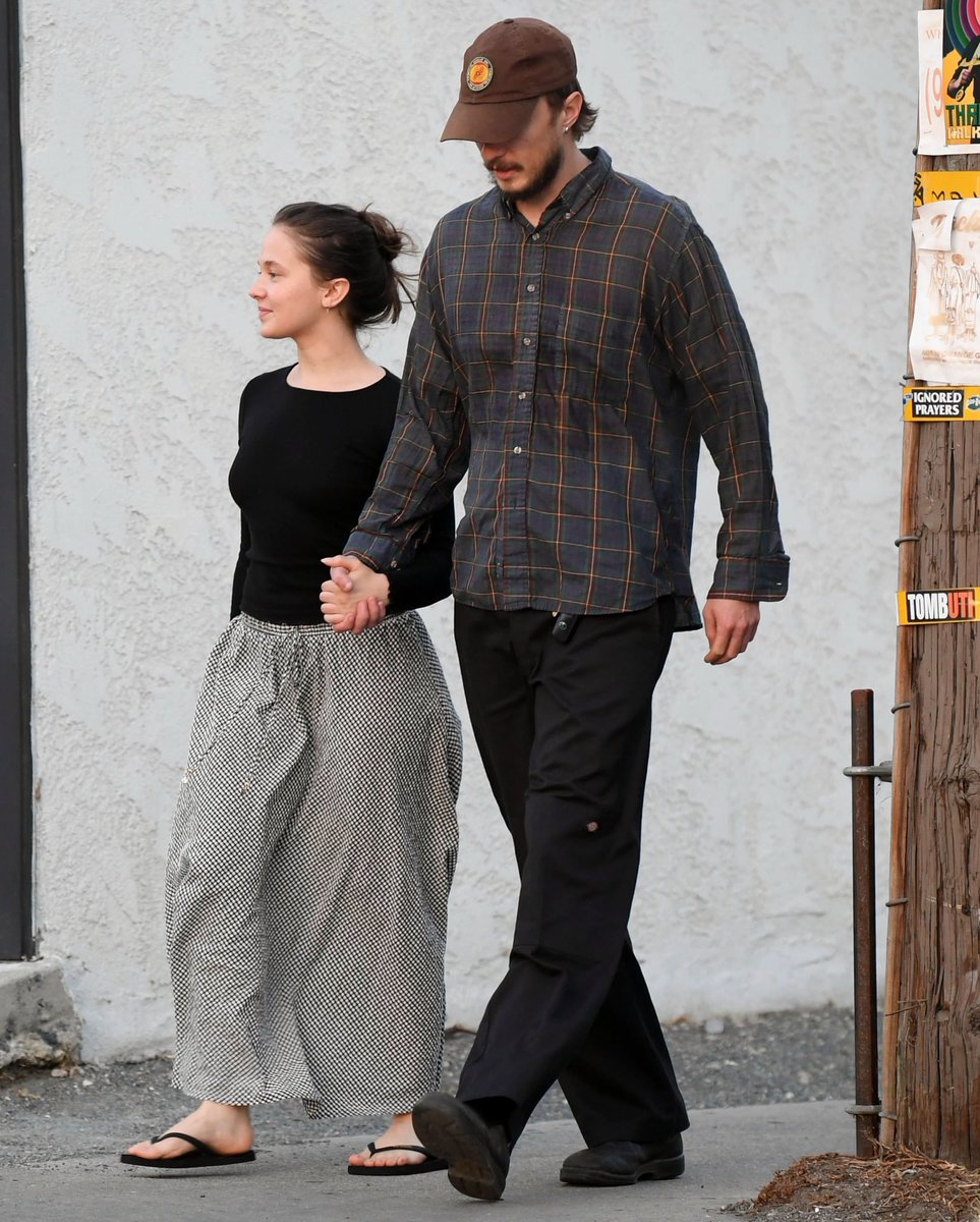 vaderbrina's tweet photo. the fucking height difference mhm yeah https://t.co/x10g5rL1f9