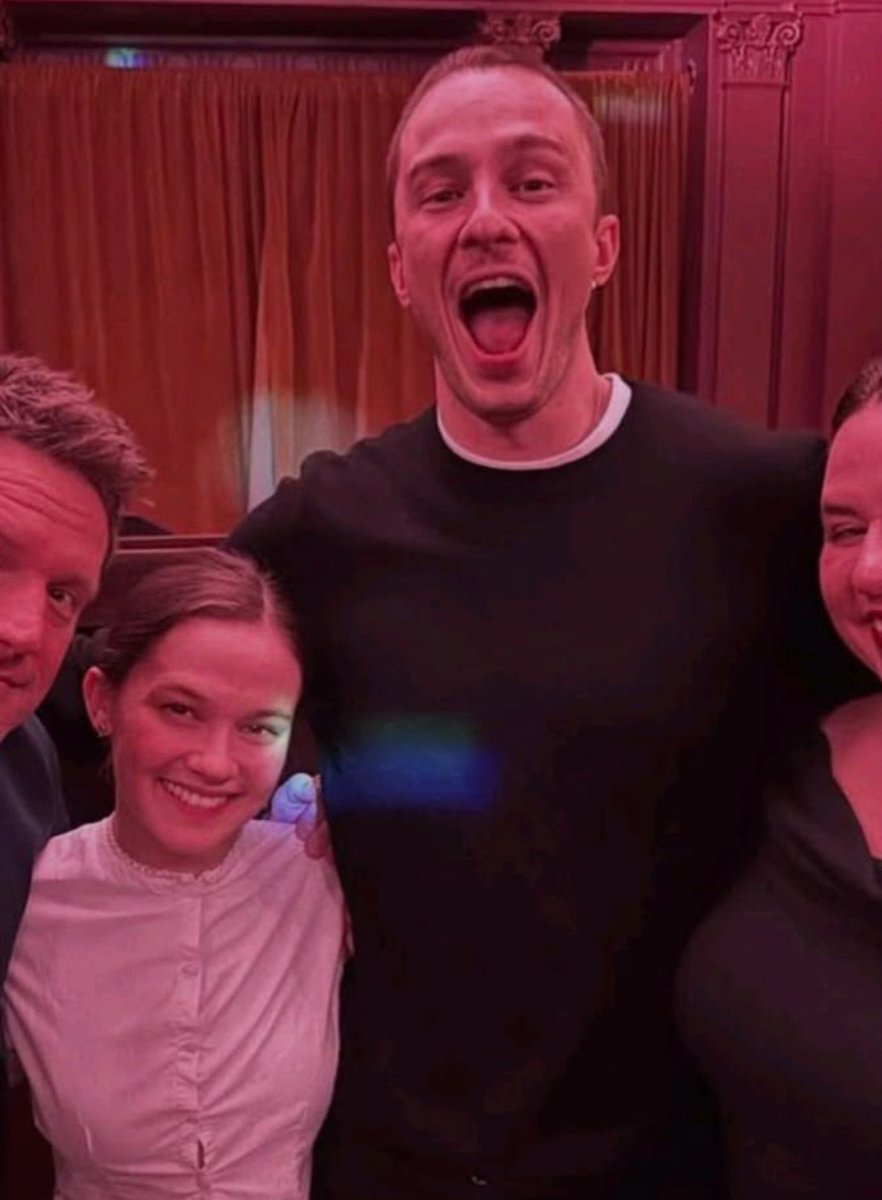 vaderbrina's tweet photo. the fucking height difference mhm yeah https://t.co/x10g5rL1f9