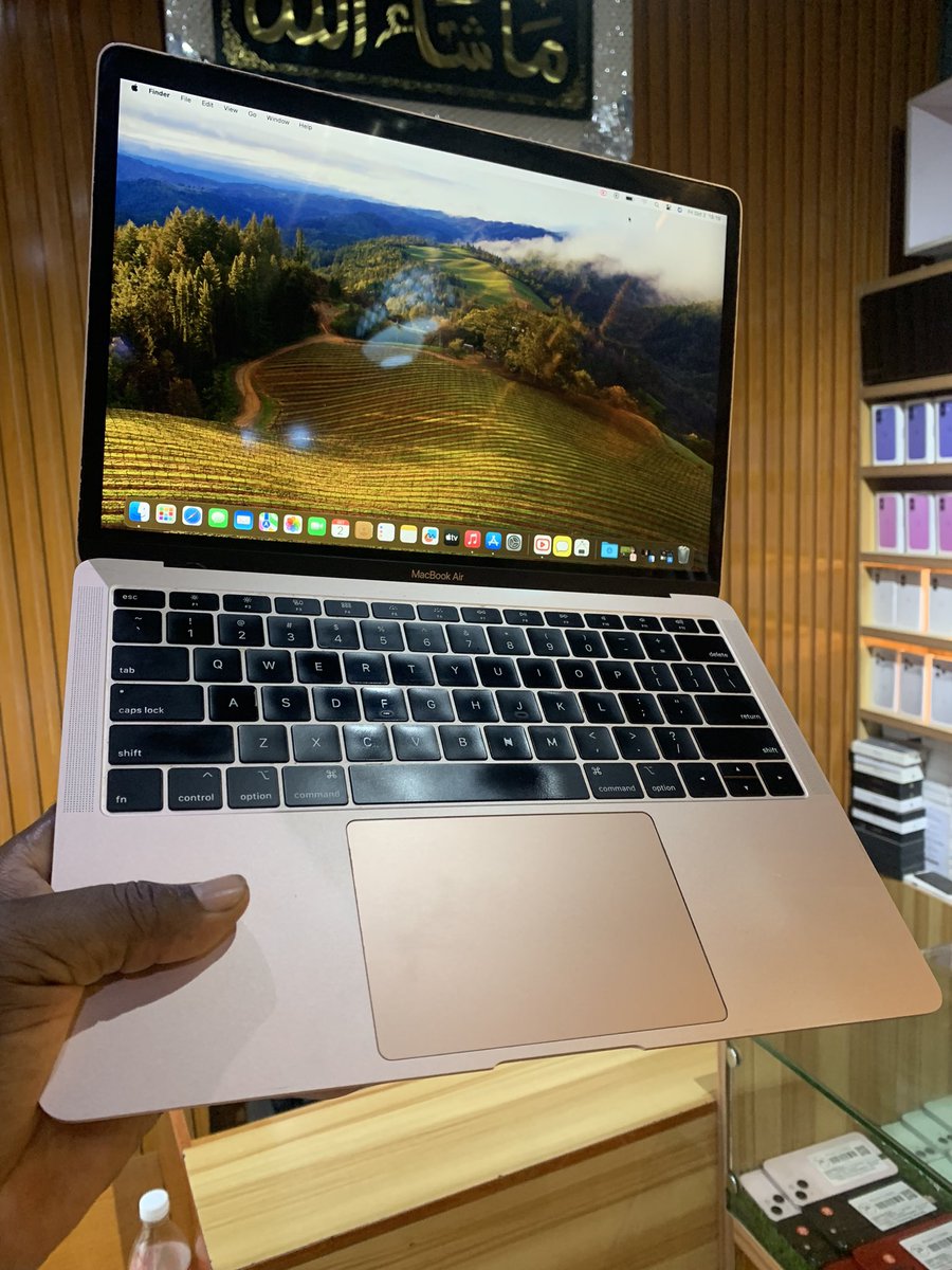 yaro2k's tweet photo. MacBook Air (13-inch 2019)
Display: 13.3-inch screen size
Two Thunderbolt 3 ports
Dual-Core Intel Core i5
Storage: SSD 256GB
Installed RAM: 8GB RAM
Excellent battery 🔋 
Backlit keyboard ⌨️
Price: DM🙏🏿 https://t.co/vQckEWYJVE
