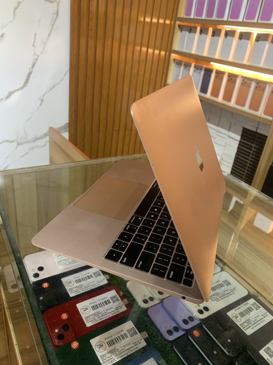 yaro2k's tweet photo. MacBook Air (13-inch 2019)
Display: 13.3-inch screen size
Two Thunderbolt 3 ports
Dual-Core Intel Core i5
Storage: SSD 256GB
Installed RAM: 8GB RAM
Excellent battery 🔋 
Backlit keyboard ⌨️
Price: DM🙏🏿 https://t.co/vQckEWYJVE