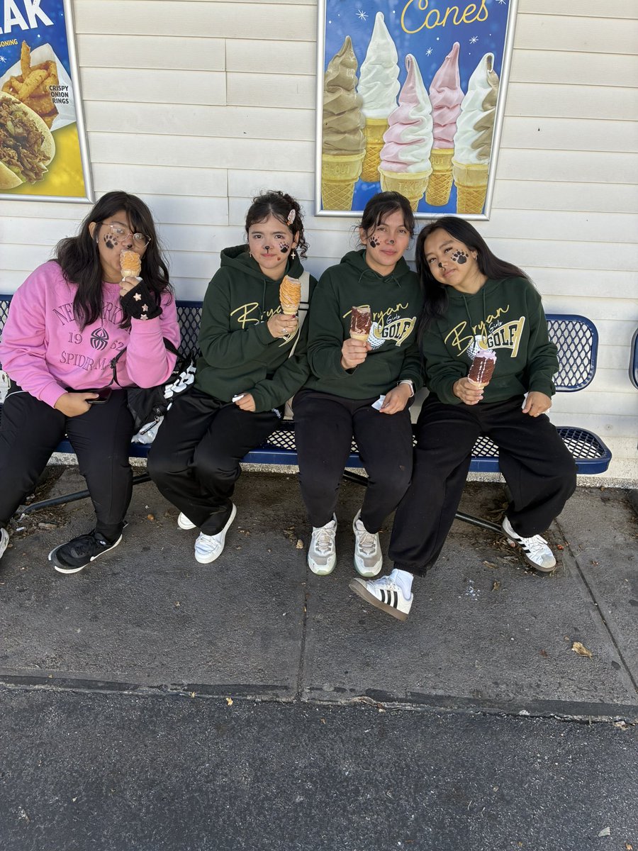 obryangirlsgolf's tweet photo. Bears traveled to Steve Hogan for a dual against! Had our Bear Pride on and of course got ice cream! #GOBEARS https://t.co/9ArI5cvb2d