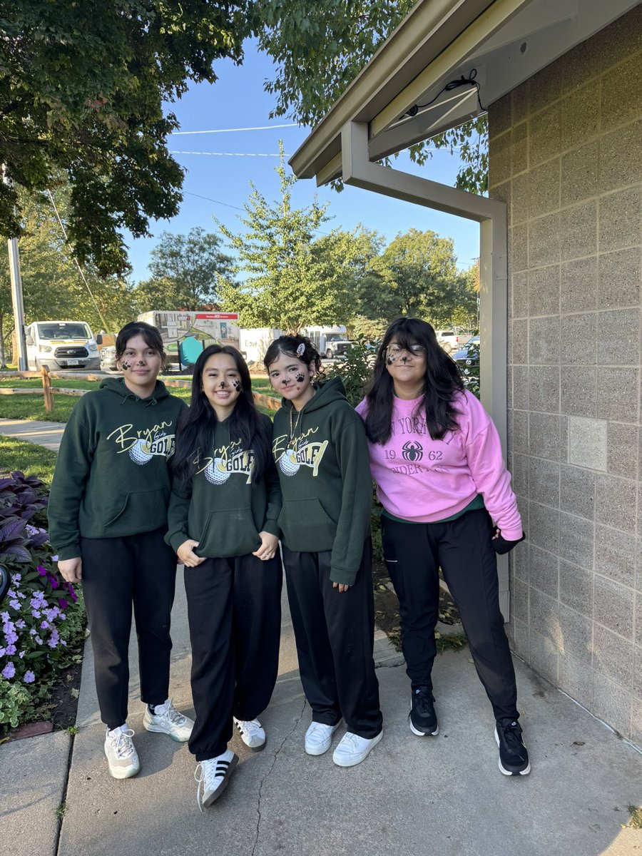 obryangirlsgolf's tweet photo. Bears traveled to Steve Hogan for a dual against! Had our Bear Pride on and of course got ice cream! #GOBEARS https://t.co/9ArI5cvb2d
