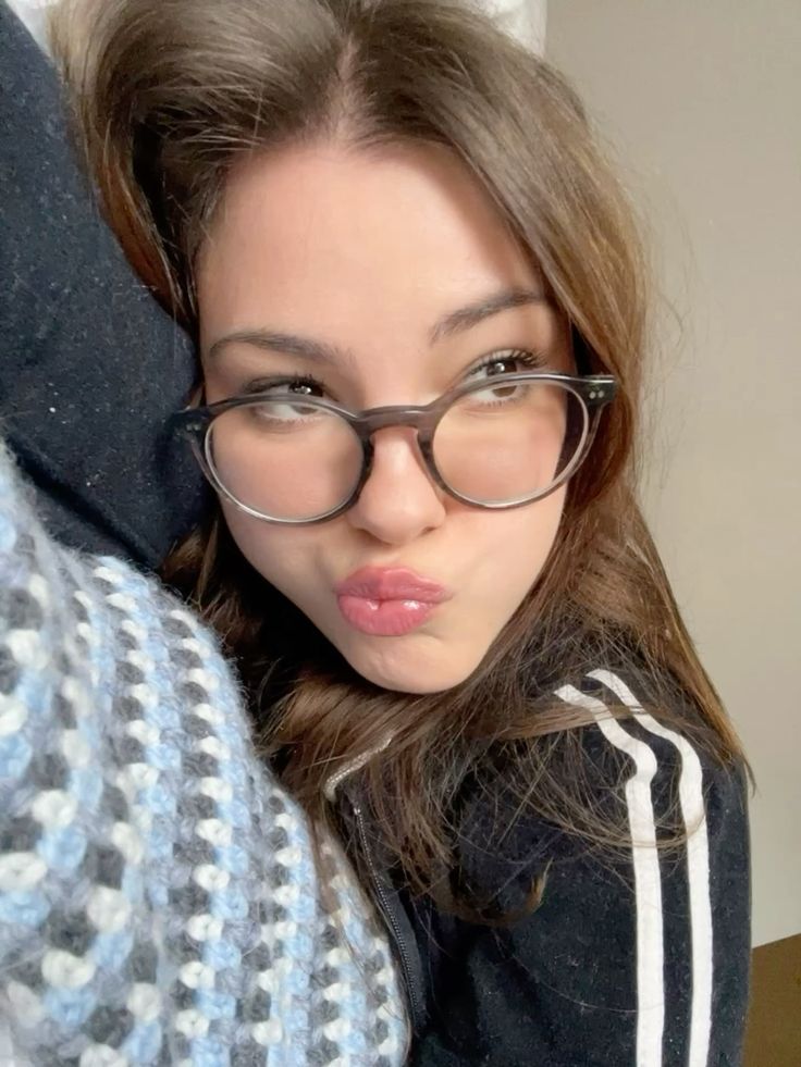 hinak1ss's tweet photo. i started twitch soon maybe...
but i`m still a bit camera shy, especially when going live
I think I’ll just stream my work process sometimes, or maybe play CS https://t.co/XfclGV9MzY