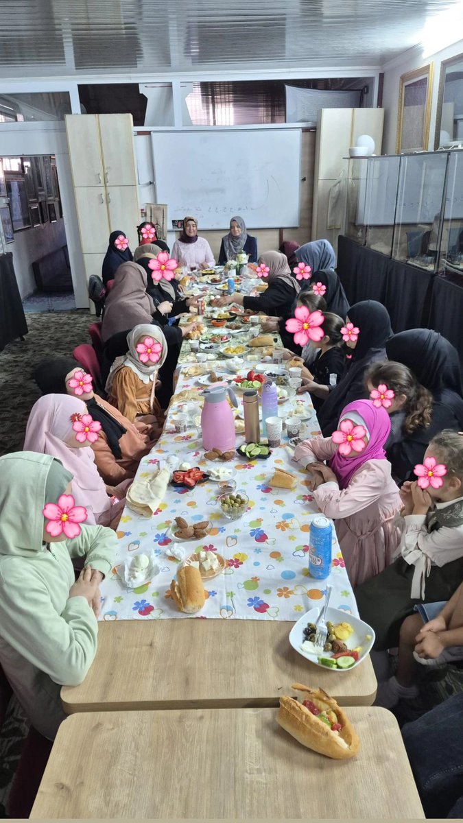 anneveaileder's tweet photo. Dönem başı ziyaretimizi gerçekleştirdik.
Toplumun kalbi olan aileyi korumak için çıktığımız bu yolda, çalışmalarımızla yolumuza devam ediyoruz. Birlikte geçirdiğimiz güzel vakit ve samimi sohbet için teşekkür ediyor, yeni dönemin hayırlara vesile olmasını diliyoruz. 🌿 https://t.co/tOHYNL5l2x